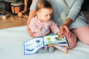 Małe cuda mody: jak wybrać i stylizować komplety ubraniowe dla niemowląt