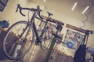 Jak wybrać sklep rowerowy: porównaj asortyment, doradztwo, serwis i warunki zakupu